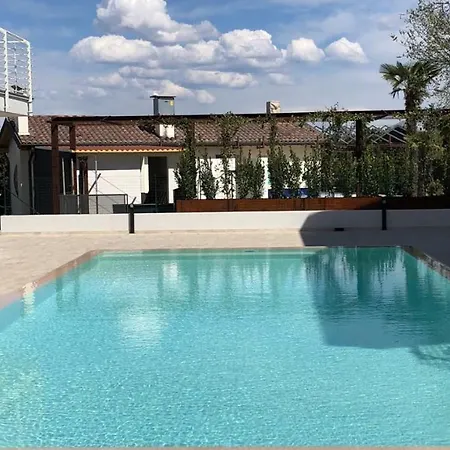 *central Lakeside Apt*swimming Pool & Free Parking Peschiera del Garda